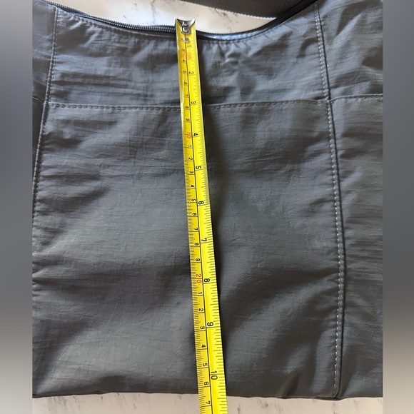 Baggallini Women’s Grey Lightweight Tote/ Crossbody Travel Bag - Picture 4 of 5